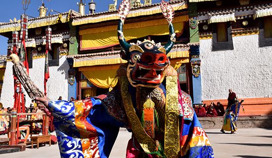 Festival Monlam (Festival de Año Nuevo, Losar) en Repkong (Tongren)