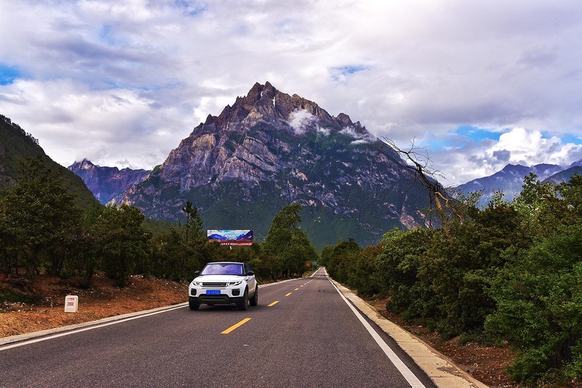 Armour Mountain near Bome | Foto de Liu Bin