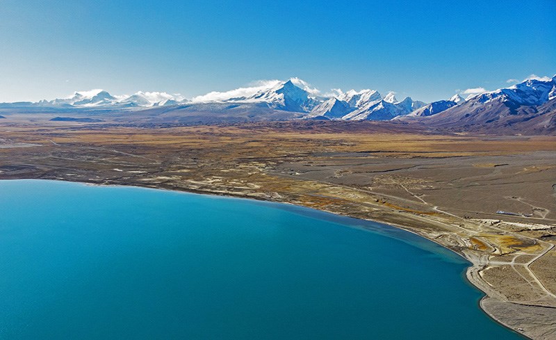 Paiku Tso Lake and Mountain Xixiabangma