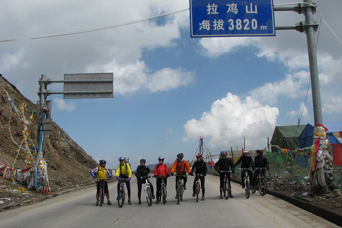 Bike Tour to Amnye Machen | Foto de Ping Pai
