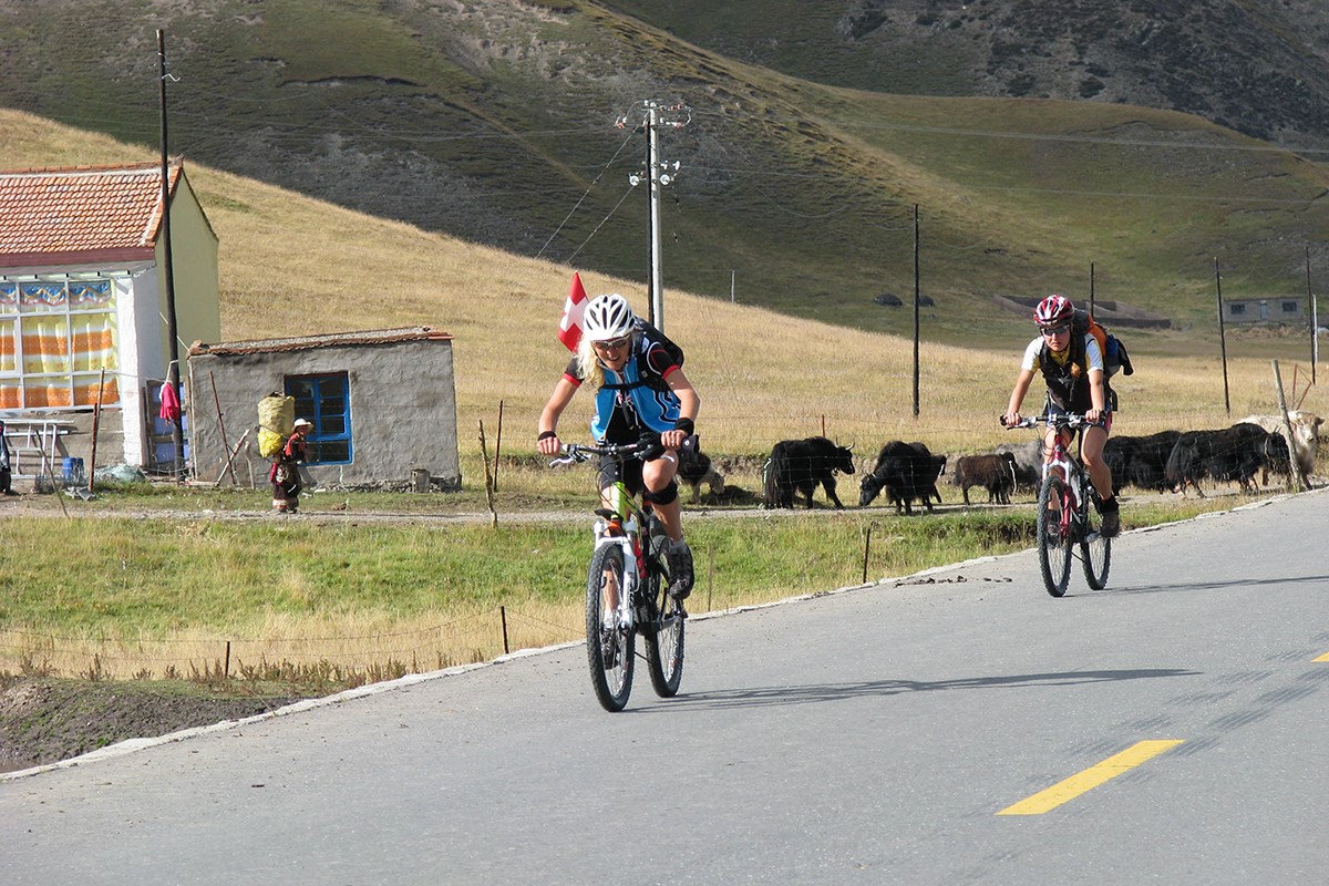 Bike Tour to Amnye Machen | Foto de Ping Pai