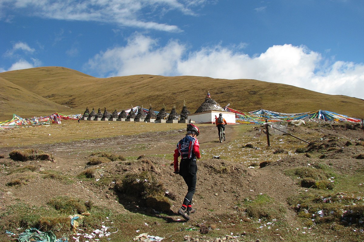 Bike Tour to Amnye Machen | Foto de Ping Pai
