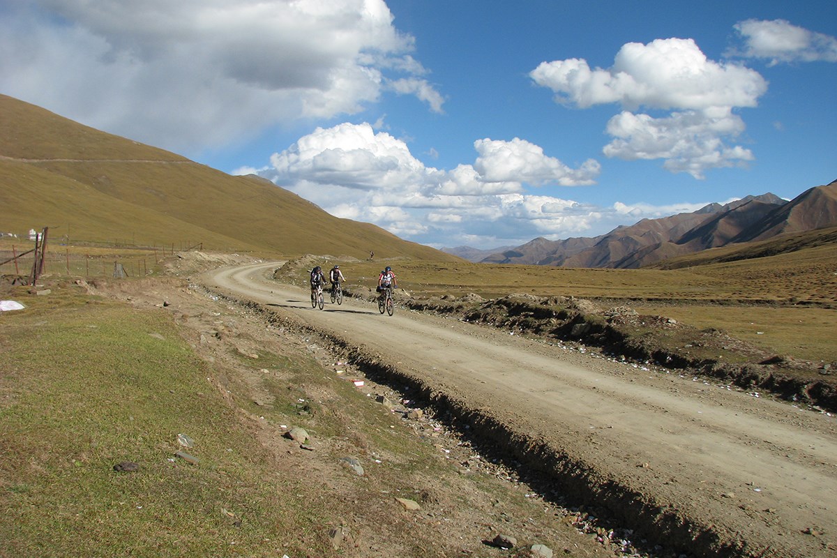Bike Tour to Amnye Machen | Foto de Ping Pai