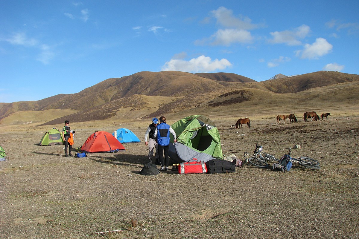 Bike Tour to Amnye Machen | Foto de Ping Pai