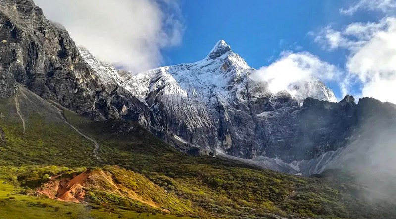 Trekking from Muli to Yading